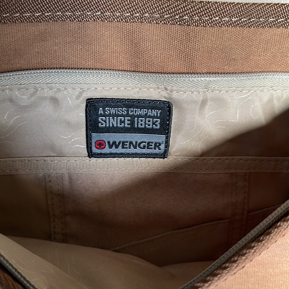 Wenger 16” Corte Messenger Bag UNISEX - Picture 5 of 10